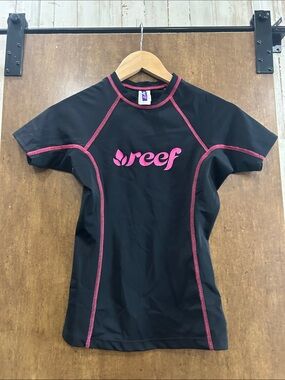 NWOT - Reef Black Rash Guard with Pink Accents